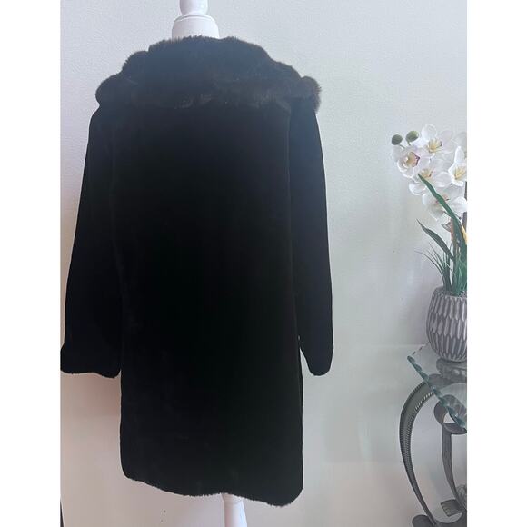 Women's Dark Brown Faux Fur Long Pea Coat Size Mob Wife Old Money Size M - Picture 2 of 6